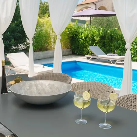 Villa More Vodice Βίλα Βόντιτσε
